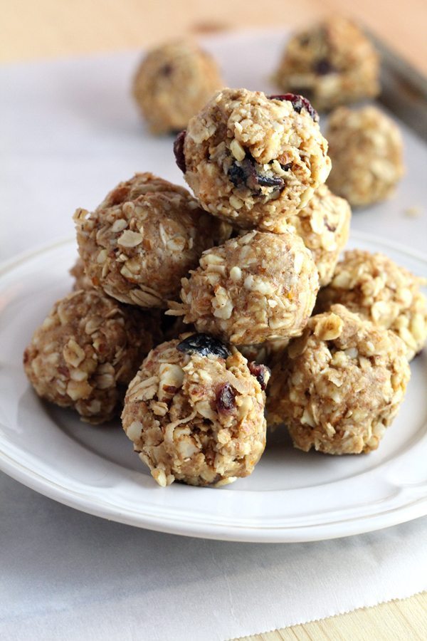 no bake energy bites with almonds, oatmeal and more